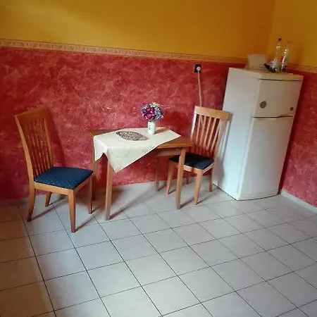 شقة Klari Apartman Balatonalmádi